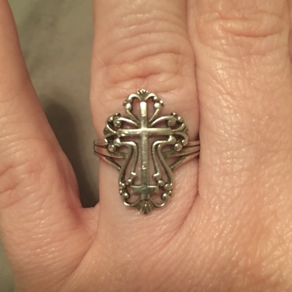 Size 5 sterling silver cross ring - Picture 6 of 9